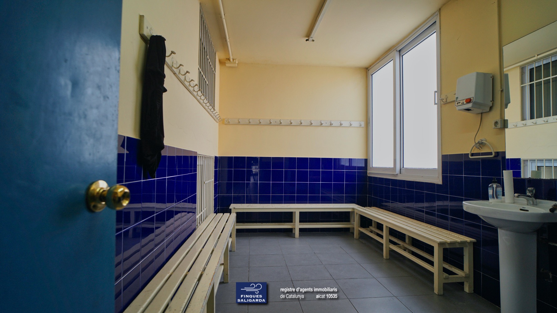 1920325A - Locals en venda, Granollers